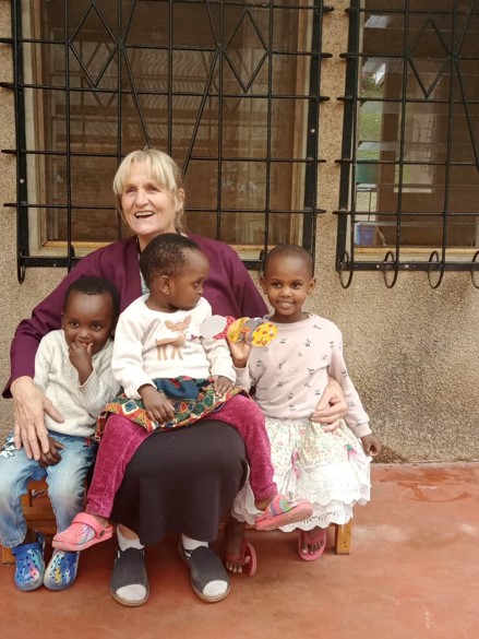 Massai Frau mit Kindern